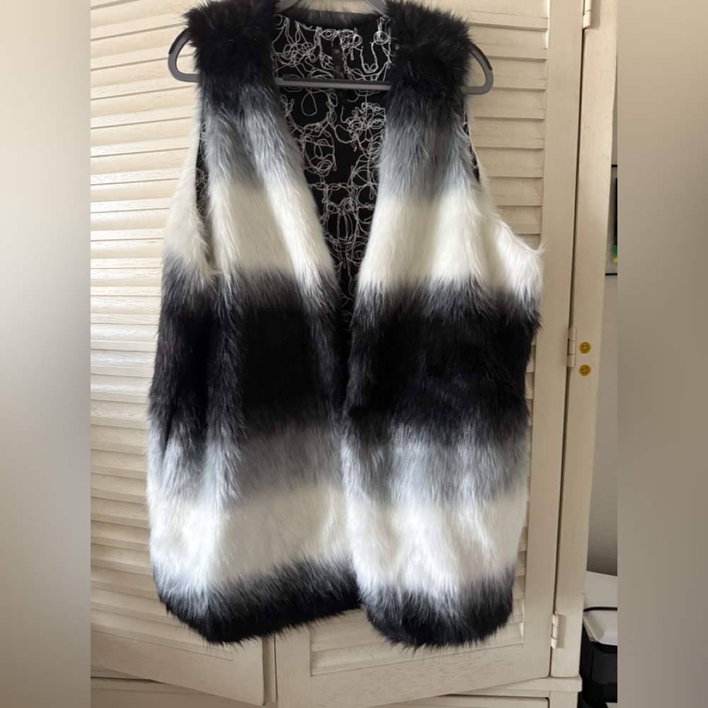 Melissa McCarthy Black and White Faux Fur Vest